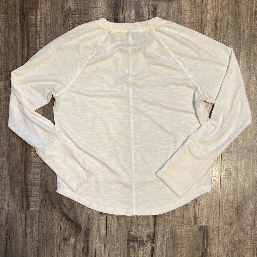 Evereve Snap Sleeve Long Sleeve Top - Picture 4 of 4